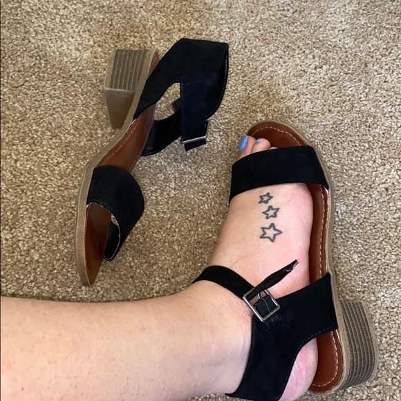 Rock and Candy Sandals - Picture 4 of 5